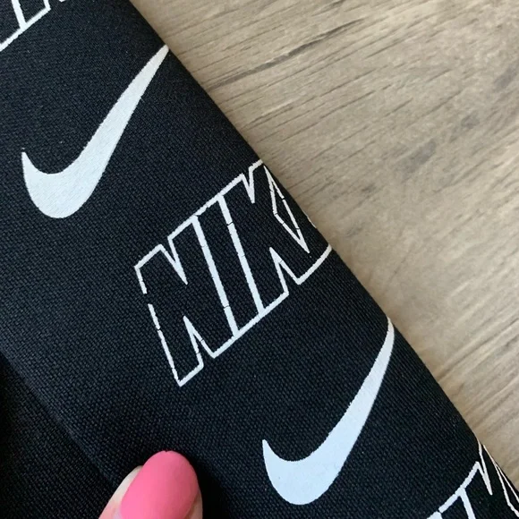 Nike Joggers Size Small 27 Inch Inseam - Picture 3 of 7